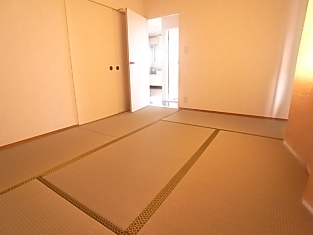 Other room space. Japanese-style room is calm ☆