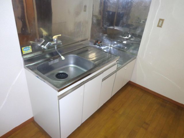 Kitchen. Gas stove can be installed.