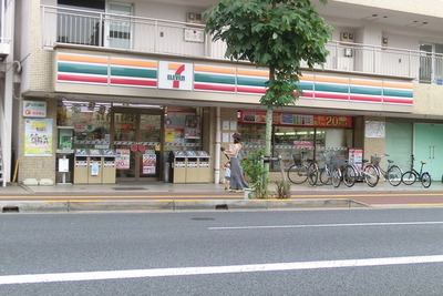 Convenience store. 230m to Seven-Eleven (convenience store)