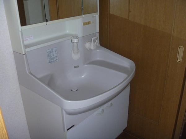 Wash basin, toilet. Washbasin easy-to-use