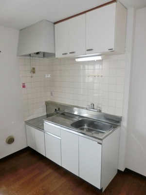 Kitchen. Two-burner gas stove can be installed kitchen