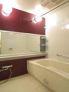 Bathroom.  ■ 1620 size unit bus  ■ The large mirror, It feels To spacious  ■ With bathroom drying function  ■ Reheating, Keep warm, Plus with hot water function
