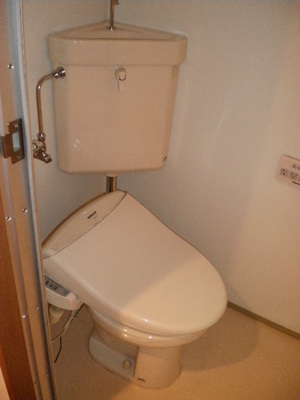 Toilet. toilet ・ Bus is another.