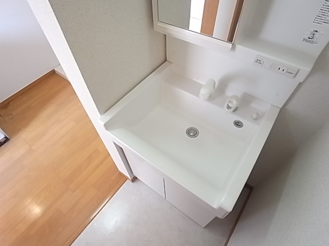 Washroom. Wash basin with shampoo dresser ☆ 