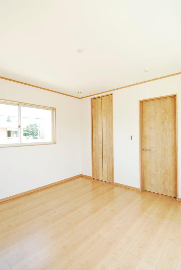 Non-living room. Second floor of the room is unified in bright colors of the floor