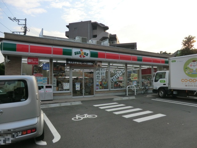Convenience store. Thanks 134m to Chiba Shiomigaoka Machiten (convenience store)