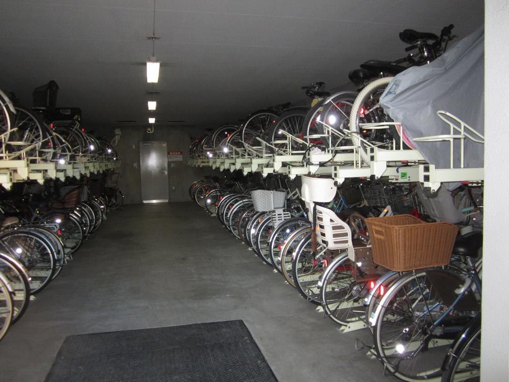 Other common areas. Bicycle-parking space / Common areas