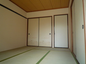 Living and room. Reference photograph (It is a photograph of the inverted type of room)