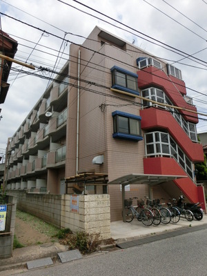 Building appearance. Chiba Central Station ・ Chiba Station also available