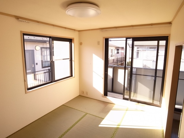 Living and room. Full of so window Happy lighting is also equipped ☆ 