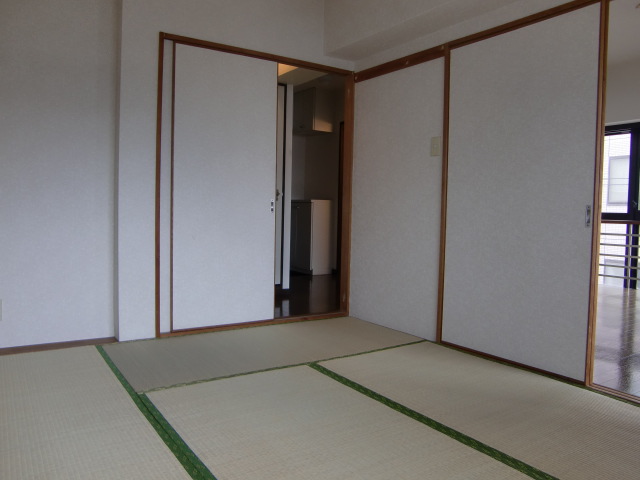 Other room space. It settles down Japanese-style room.