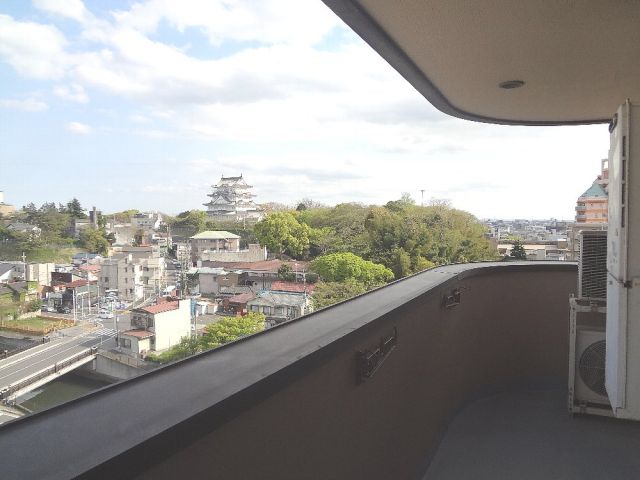 Balcony. It is a veranda.