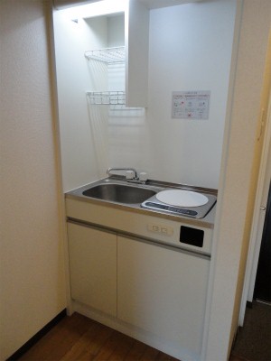 Kitchen. IH is equipped with cooking heater.