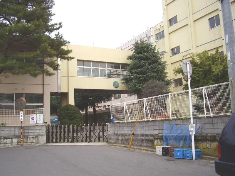 Primary school. Benten until elementary school 330m Benten Elementary School