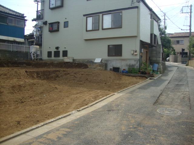 Local photos, including front road. Local (July 2013) Shooting Construction before photo