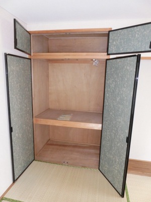 Receipt. Is a Japanese-style room of storage