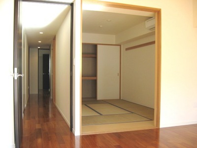 Living and room. Tatami that can relax. I am happy to Japanese.