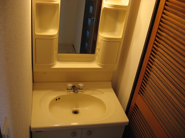 Washroom. Wash basin equipped independent ☆