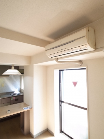 Other Equipment. Air conditioning is already installed 1 groups ☆