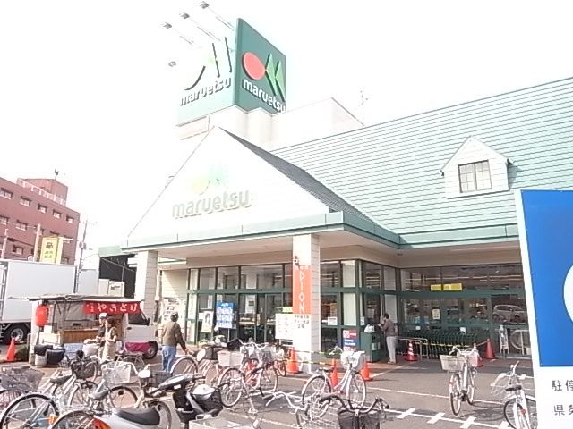 Supermarket. 800m until Maruetsu (super)