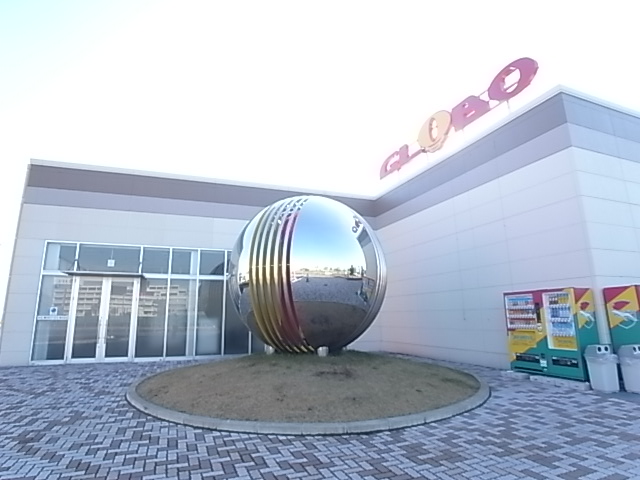 Shopping centre. Globo (shopping center) to 200m