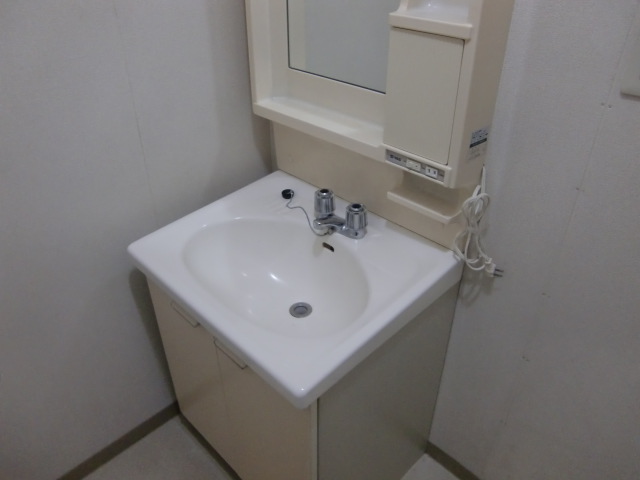 Washroom. With separate wash basin ☆ 