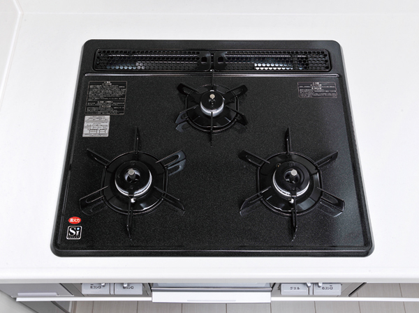 Kitchen.  [Stove burner] Adopt a built-in type of stove that has a full-featured. Baked crisp without the trouble to put the water in the grill.