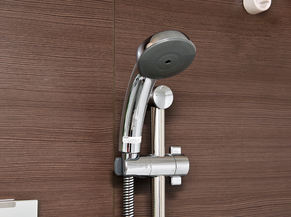 Bathing-wash room.  [Slide shower bar] The height of the shower ・ Angle has installed an adjustable slide bar.