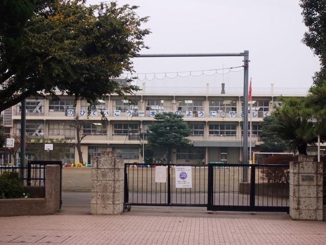 Primary school. Hon until elementary school 270m