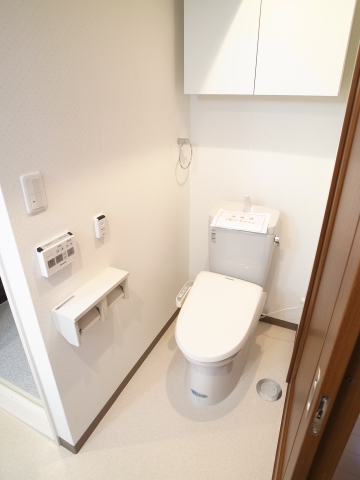 Toilet. The other is impossible without the Washlet ・  ・  ・  ・ 