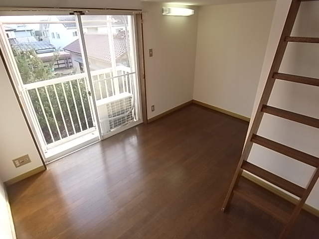 Living and room. Beautiful flooring