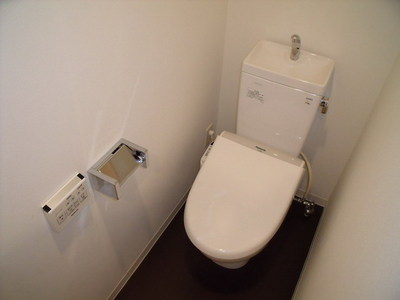 Toilet. Toilet with remote control cleaning toilet seat