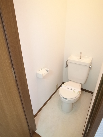 Toilet. It is recommended for students in Shukutoku University is near!