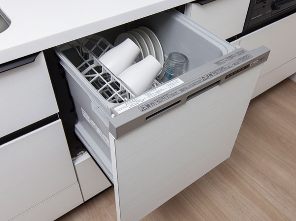 Kitchen.  [Dish washing and drying machine] Standard equipped with a comfortable dish washing and drying machine is cleaning up your diet. Water-saving effect can be expected as compared to hand washing in the efficient washing, And clean and dry.