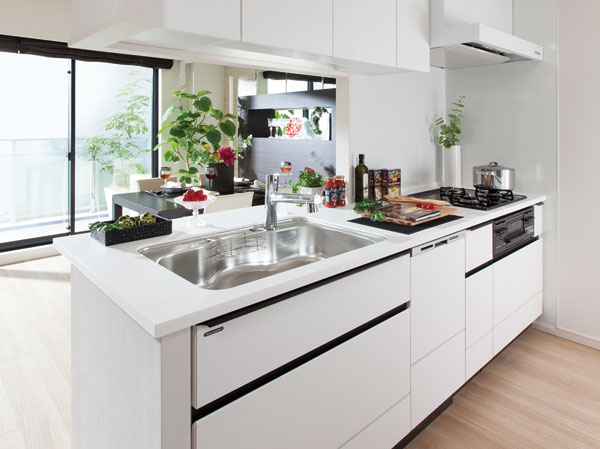 Kitchen.  [kitchen] A flat shape top plate that extends to living side, With a large cooking space by approach the sink on one side, It creates a spacious space.