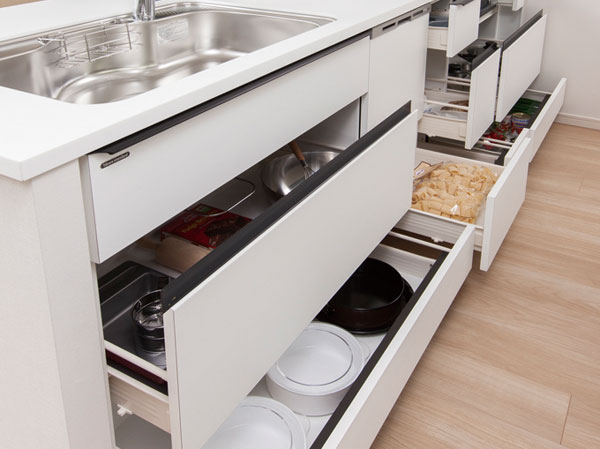 Kitchen.  [All sliding door] Also can be stored cooking utensils and large dishes there is a depth, It was equipped with a take-out easy drawer storage.