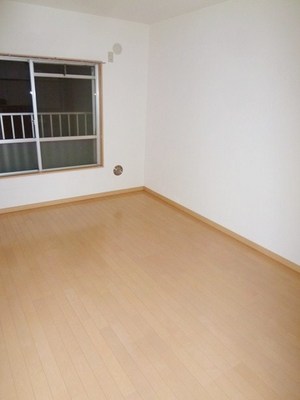 Living and room. Cleaning Rakuchin flooring paste of Western-style. About 6 Pledge of rooms.