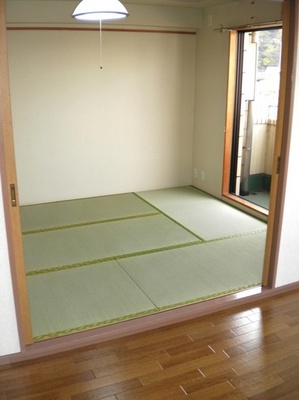 Living and room. It is the calm Japanese-style room.