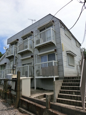 Building appearance. Conveniently located 10 minutes from the Chiba Station.