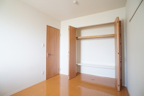 Other room space. Photo: 503, Room