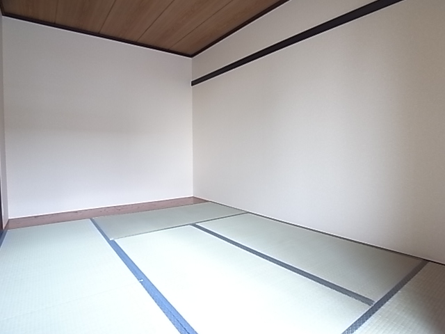 Other room space. Japanese-style room also is finished in beautiful