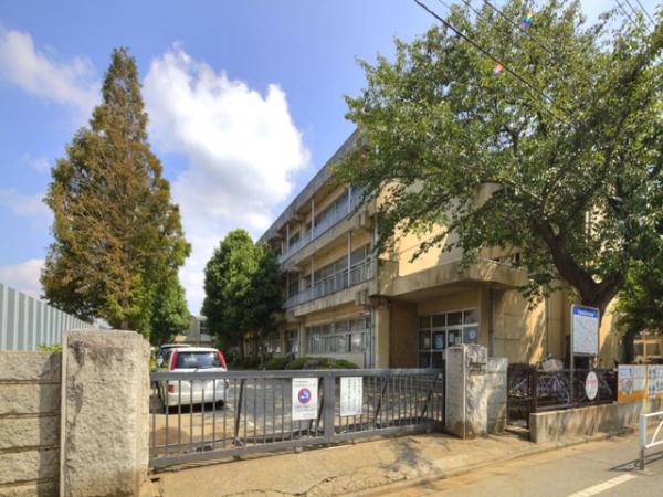 Junior high school. 1053m to the Chiba Municipal Midoricho junior high school (junior high school)