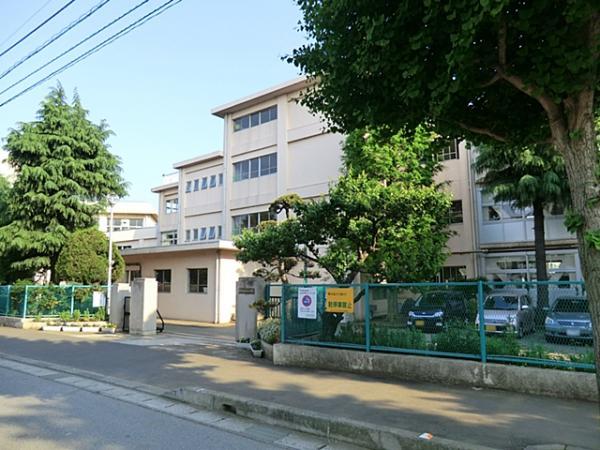 Primary school. Hoshiguki a 14-minute walk up to 1100m elementary school to elementary school.