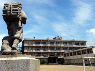 Primary school. 610m up to elementary school in Chiba City Museum of Metropolitan