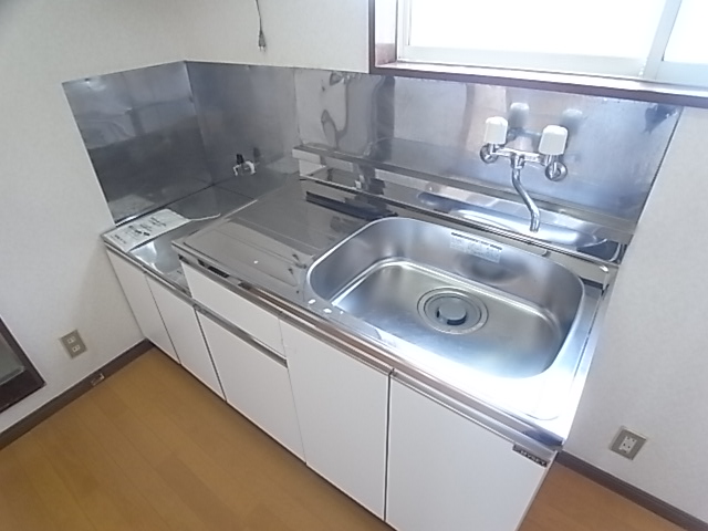 Kitchen. Two-burner gas stove can be installed ☆