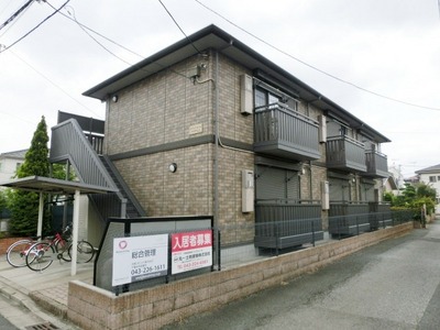 Building appearance. There are convenience stores it is convenient to close.