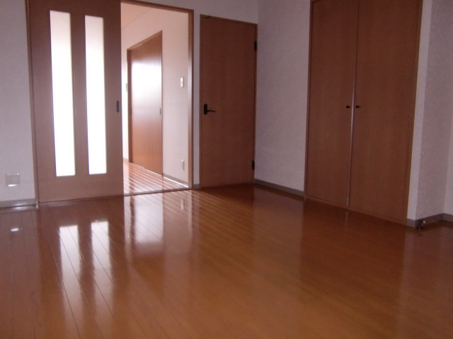 Living and room. It is still a beautiful room ☆ 