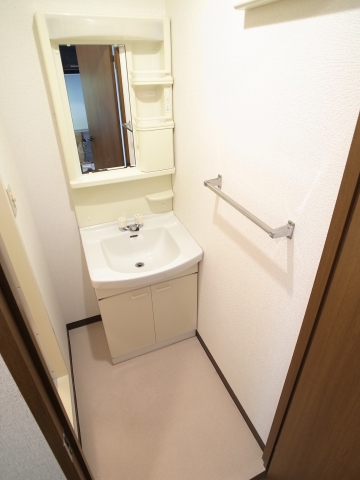 Washroom. It's a wash basin also independent in 60,000 yen or less of the rent!
