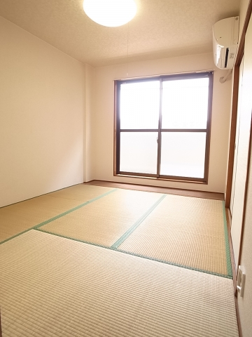 Living and room. 1 groups air-conditioned Japanese-style room