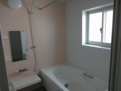 Bath. ventilation ・ Convenient to daylight, Windowed bathroom.